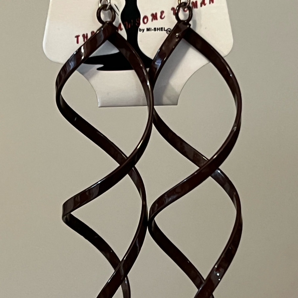 BRONZE METAL TWISTED DANGLE EARRINGS